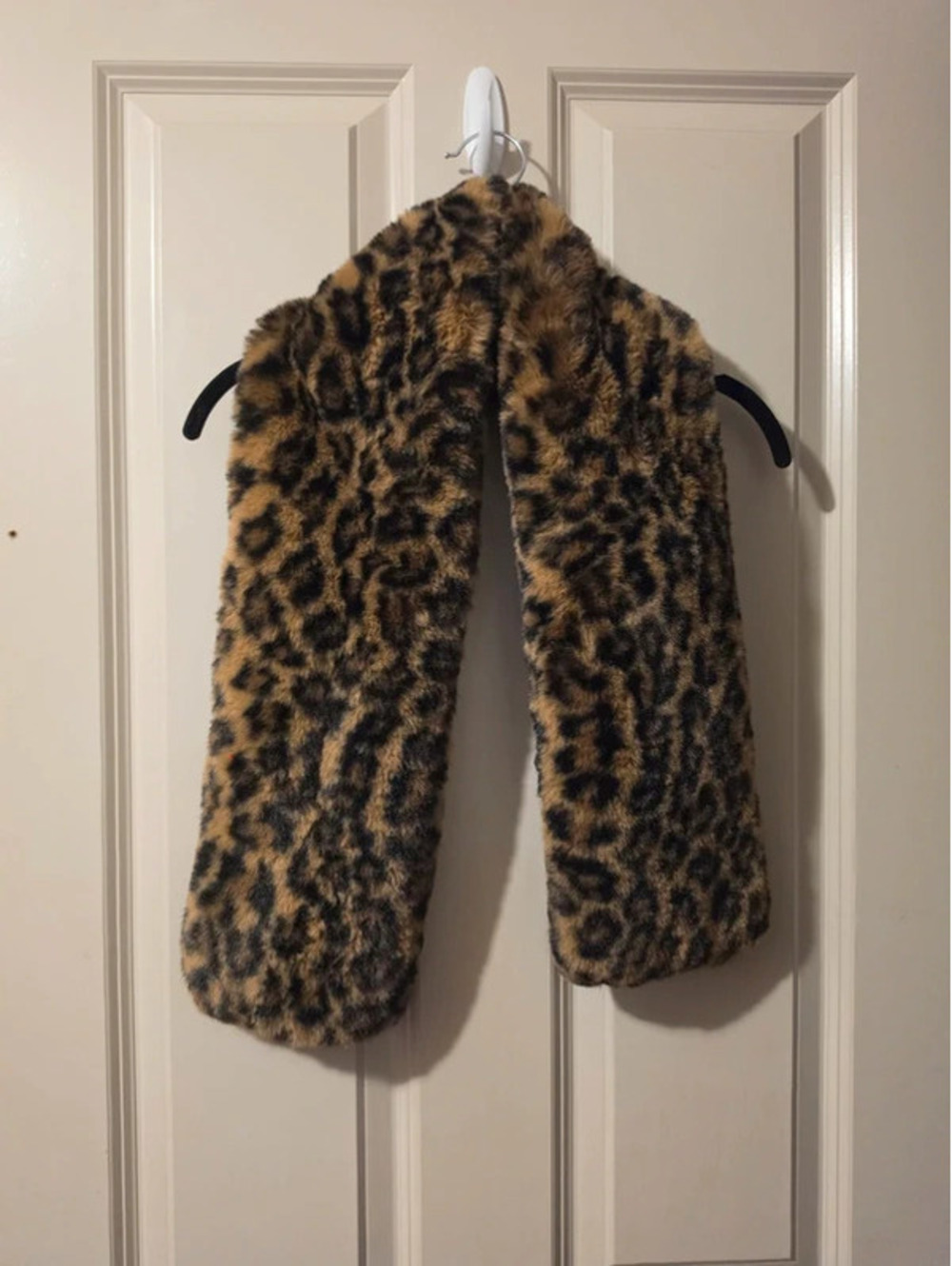Adrienne Vittadini faux fur leopard print scarf